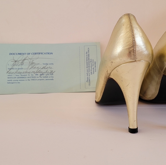 Loretta lynn double signed stage shoes with coa also signed by her. - Picture 3 of 9